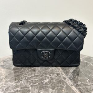 高松市のトレリバが高価買取したシャネルのチェーンショルダーバッグ。使用感のあるブランドバッグの買取実績。