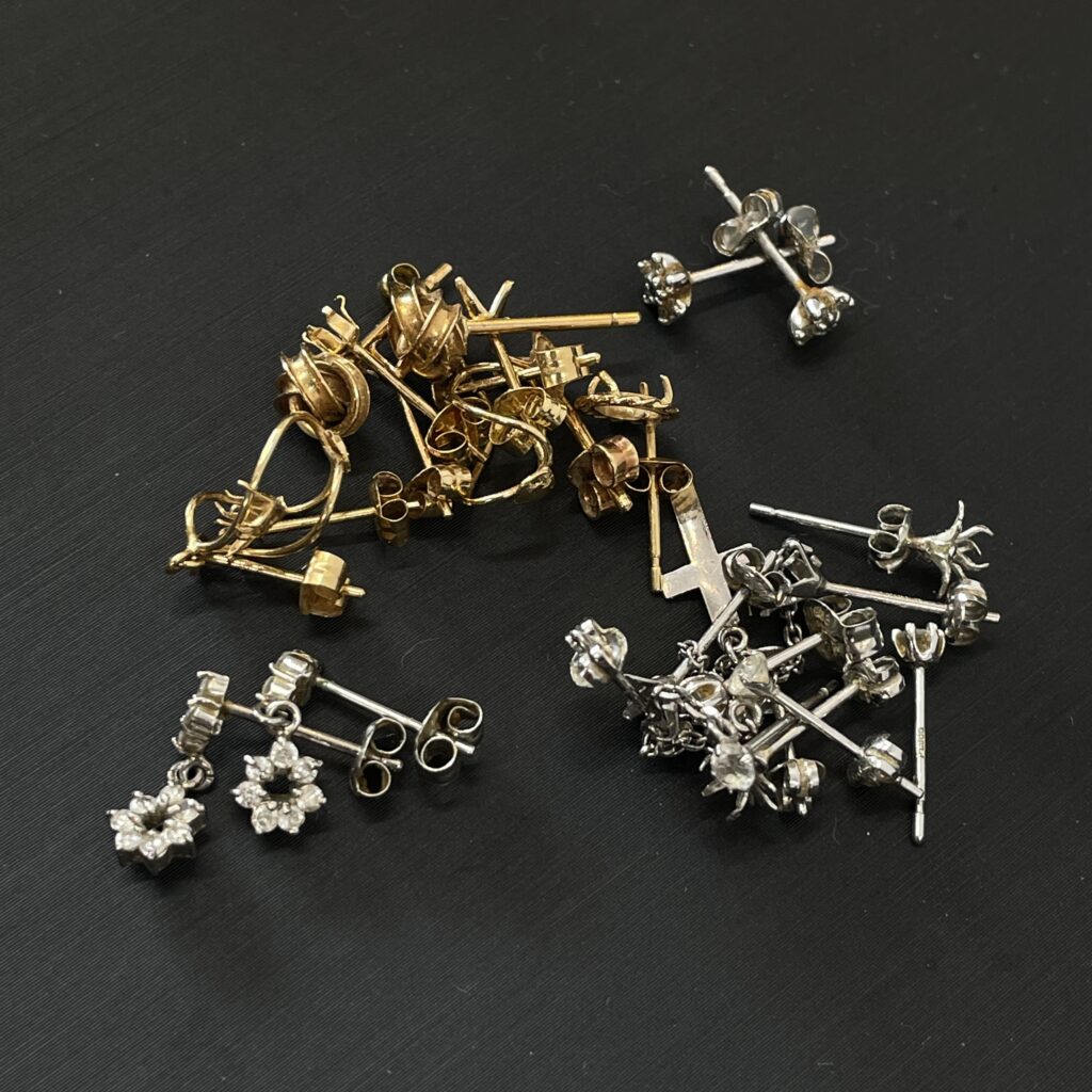 K18金とプラチナ（Pt）のピアスキャッチのまとめ買取実績。高松で少量の貴金属も高価買取。