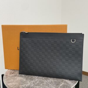 `ルイヴィトン ポシェット・ディスカバリー N60112 ダミエ・アンフィニ クラッチバッグ 買取事例