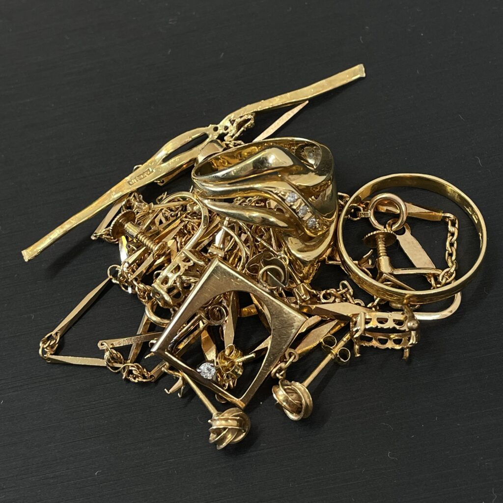 高松でK18金を買取した事例。リング、ネックレス、ブレスレットなど貴金属のまとめ査定。