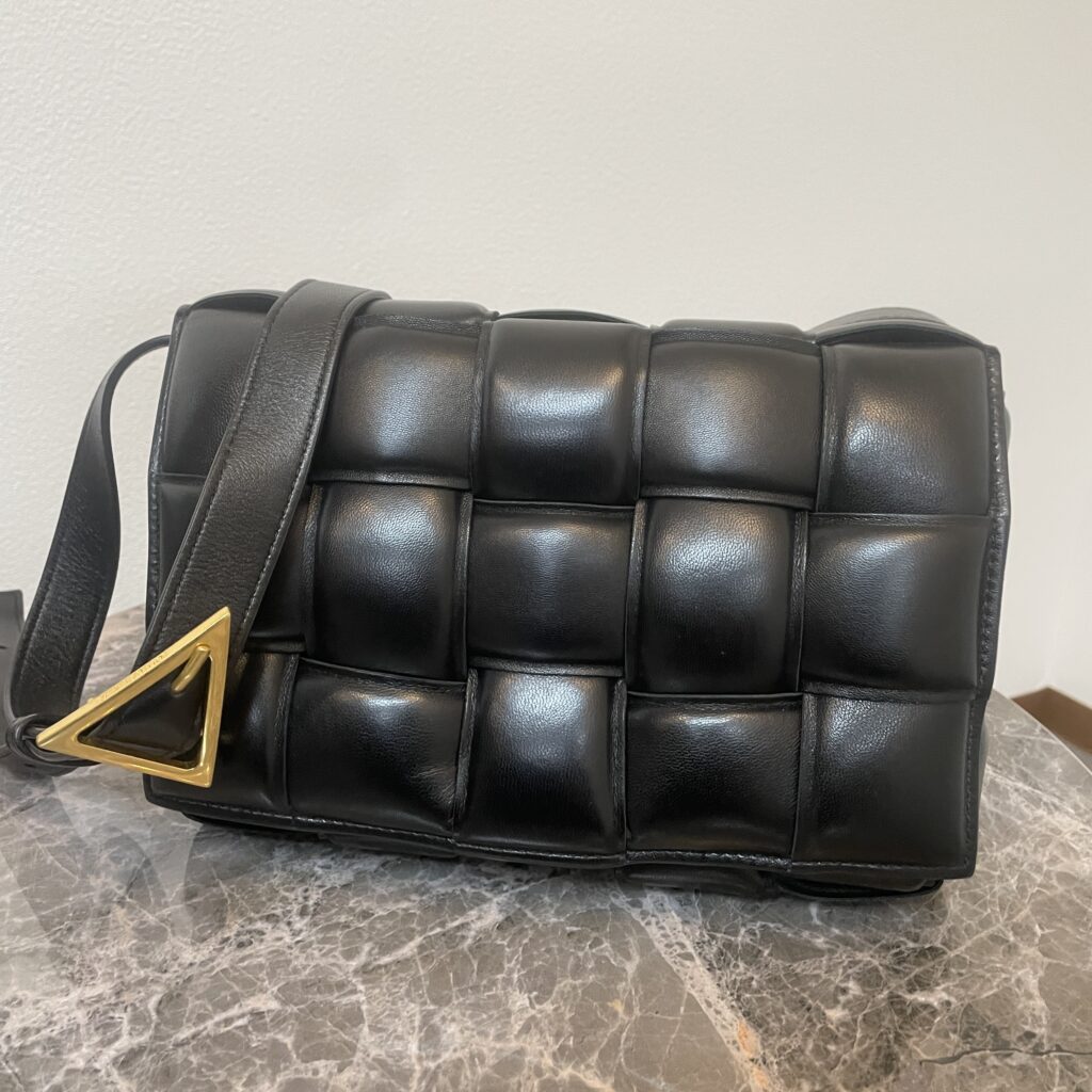 高松市のトレリバ高松レインボー通り店が高価買取したボッテガ・ヴェネタ パデッド カセット ショルダーバッグ。口コミ高評価でブランド買取を強化中。