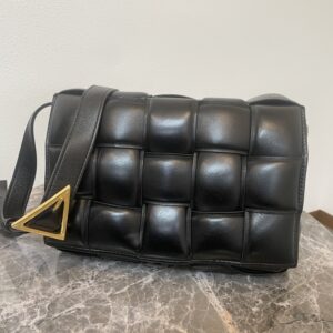 高松市のトレリバ高松レインボー通り店が高価買取したボッテガ・ヴェネタ パデッド カセット ショルダーバッグ。口コミ高評価でブランド買取を強化中。