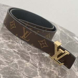 高松市のトレリバが高価買取したルイ・ヴィトンのモノグラム LVイニシャルベルト。Google口コミを見て来店、若干使用感あり。