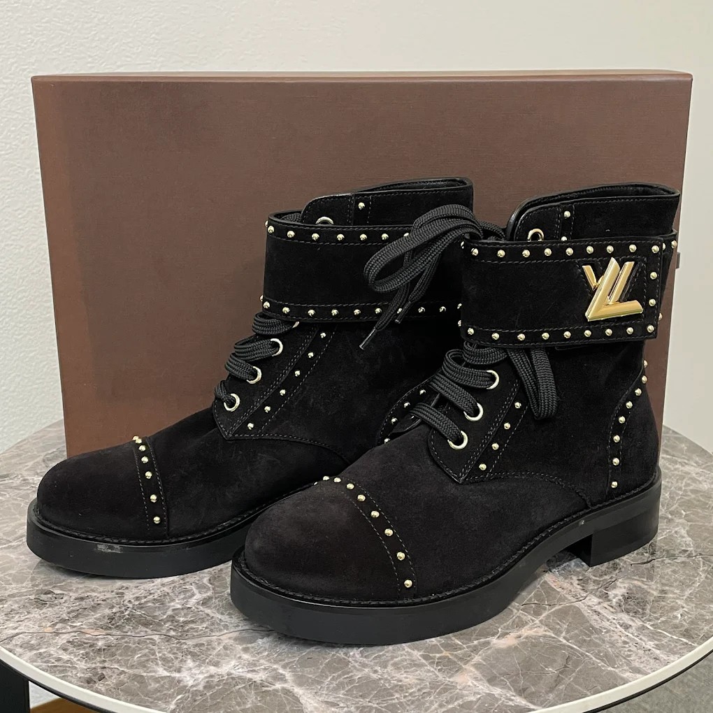 高松市でルイ・ヴィトンのワンダーランド・ライン アンクルブーツを高価買取。使用感のあるブランド靴の買取実績。