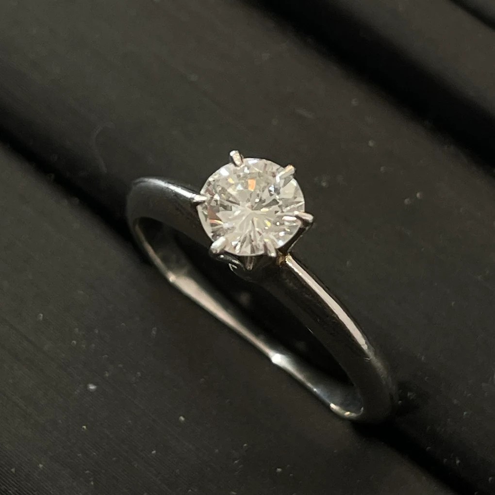 【高松市 貴金属買取】 PT900素材のダイヤモンドリングを高価買取しました。宝石・ジュエリーの査定強化中。