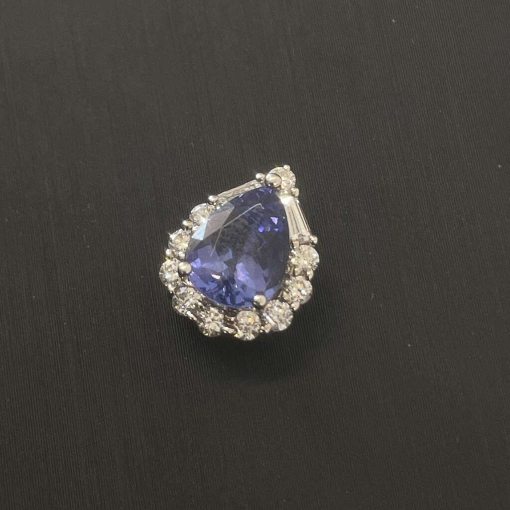 高松市のトレリバが高価買取したPT900（プラチナ）のタンザナイトとダイヤモンドがあしらわれたペンダントトップ。