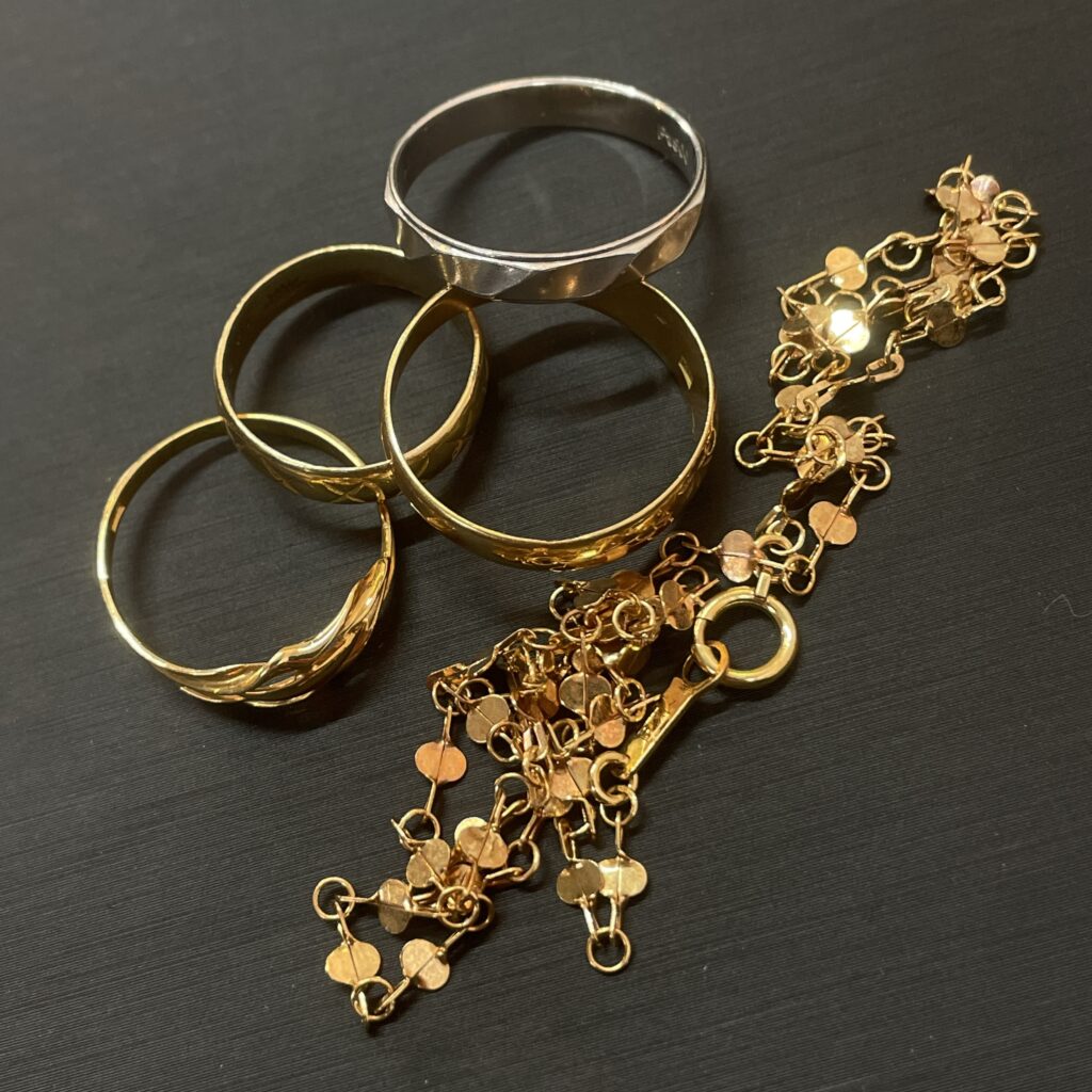 高松市のトレリバ高松レインボー通り店が高価買取したK18金 リング ネックレス。貴金属や金の大量持ち込みに対応。