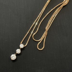 高松市のトレリバ高松レインボー通り店が香川県内最高額で高価買取したK18YG 3ストーン ダイヤモンドネックレス。宝石買取を強化中。