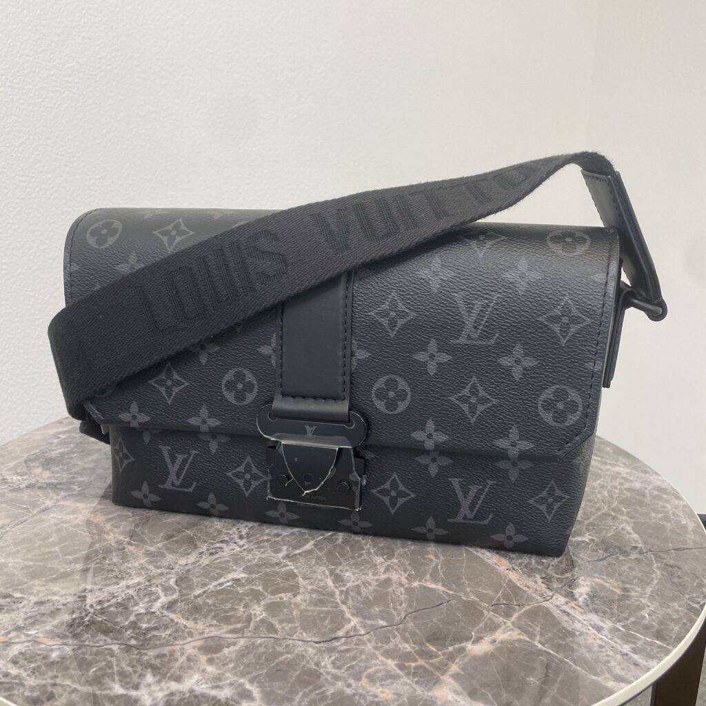 高松市で最高額を提示し高価買取したルイ・ヴィトン S-Lock メッセンジャーバッグ M46794。リサイクルショップでは負けない買取。