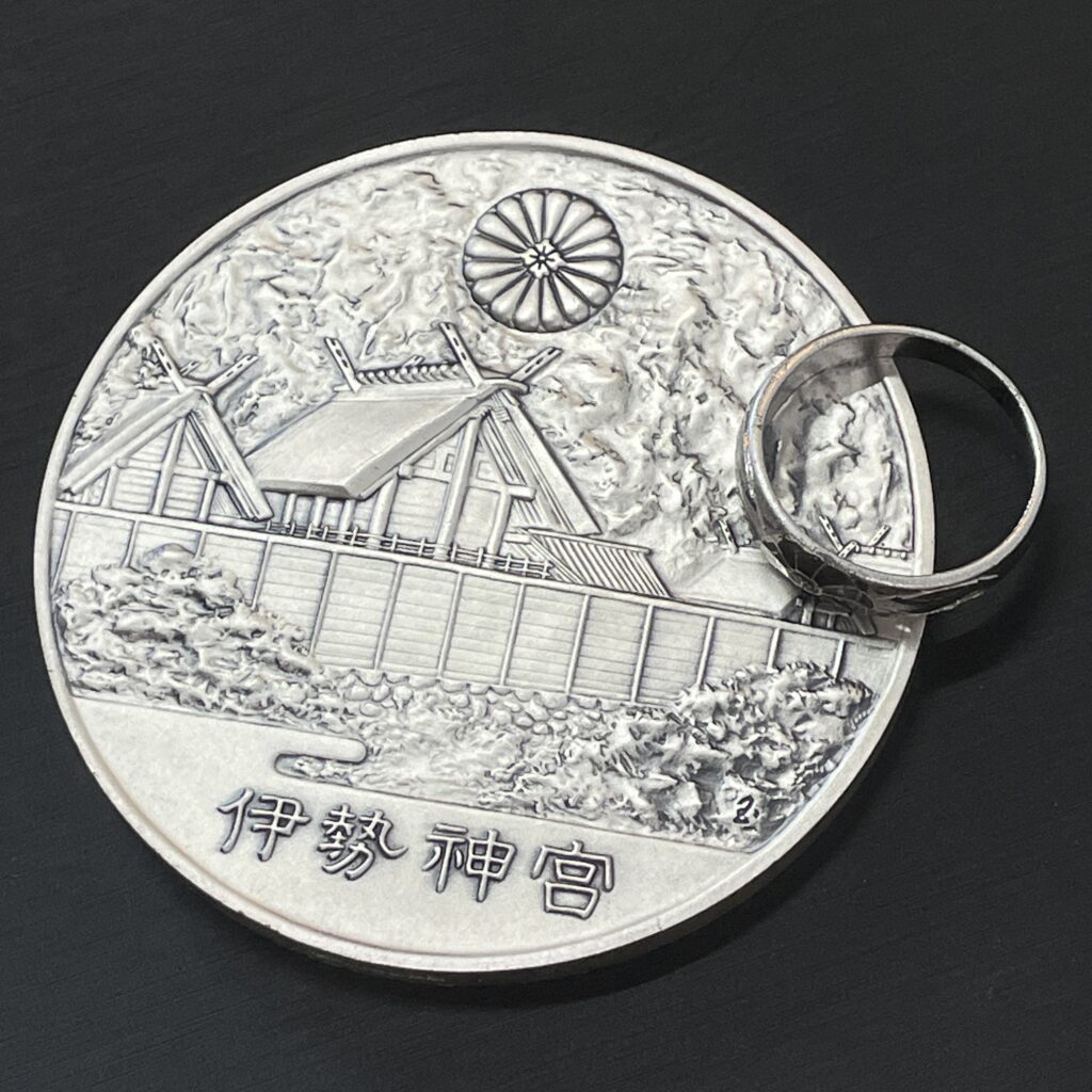 高松市のトレリバ高松レインボー通り店が高価買取したSV1000（純銀）伊勢神宮記念メダル。銀相場高騰で貴金属買取を強化中。