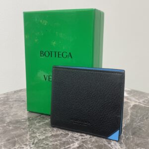 高松のボッテガ・ヴェネタ買取実績:未使用のレザー二つ折り財布。ヴィトン、シャネルなど人気ブランドの財布も高価買取しています。