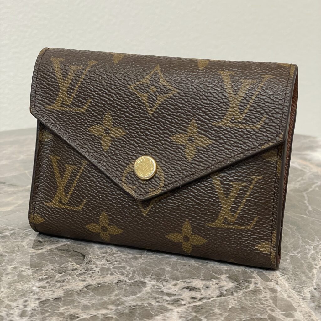 高松でルイヴィトン ポルトフォイユ・ヴィクトリーヌ M62472を高価買取！使用感のあるモノグラム財布も歓迎。