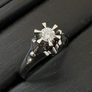 高松でPT900ダイヤモンドリングを高価買取！立爪ダイヤや婚約指輪の査定なら。