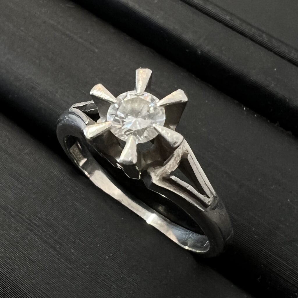 高松でPt900 ダイヤモンドリング（立て爪）を高価買取！0.5ct以上の大粒ダイヤや鑑定書なしの指輪査定なら。