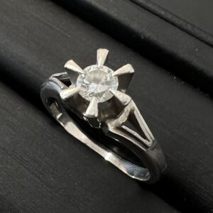 高松でPt900 ダイヤモンドリング（立て爪）を高価買取！0.5ct以上の大粒ダイヤや鑑定書なしの指輪査定なら。