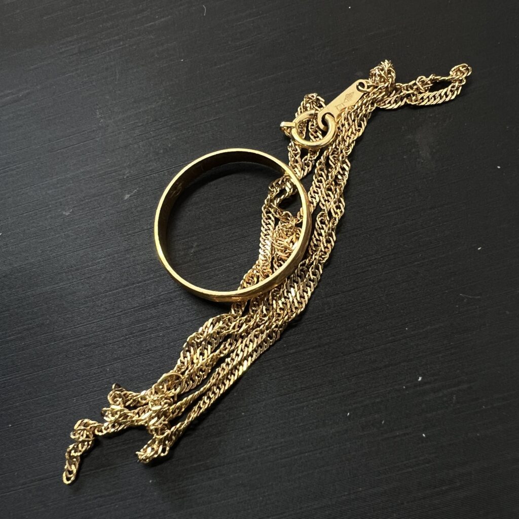 高松でK18イエローゴールドのネックレスとリングを高価買取！金相場高騰中の査定なら。