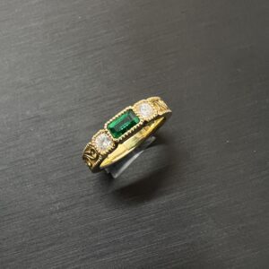 高松市でK18イエローゴールド エメラルドダイヤモンドリングを高価買取。宝石鑑定ならトレリバへ。