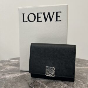 高松市でロエベ（LOEWE）アナグラム トライフォールド ウォレットを高価買取！ブランド財布査定なら。