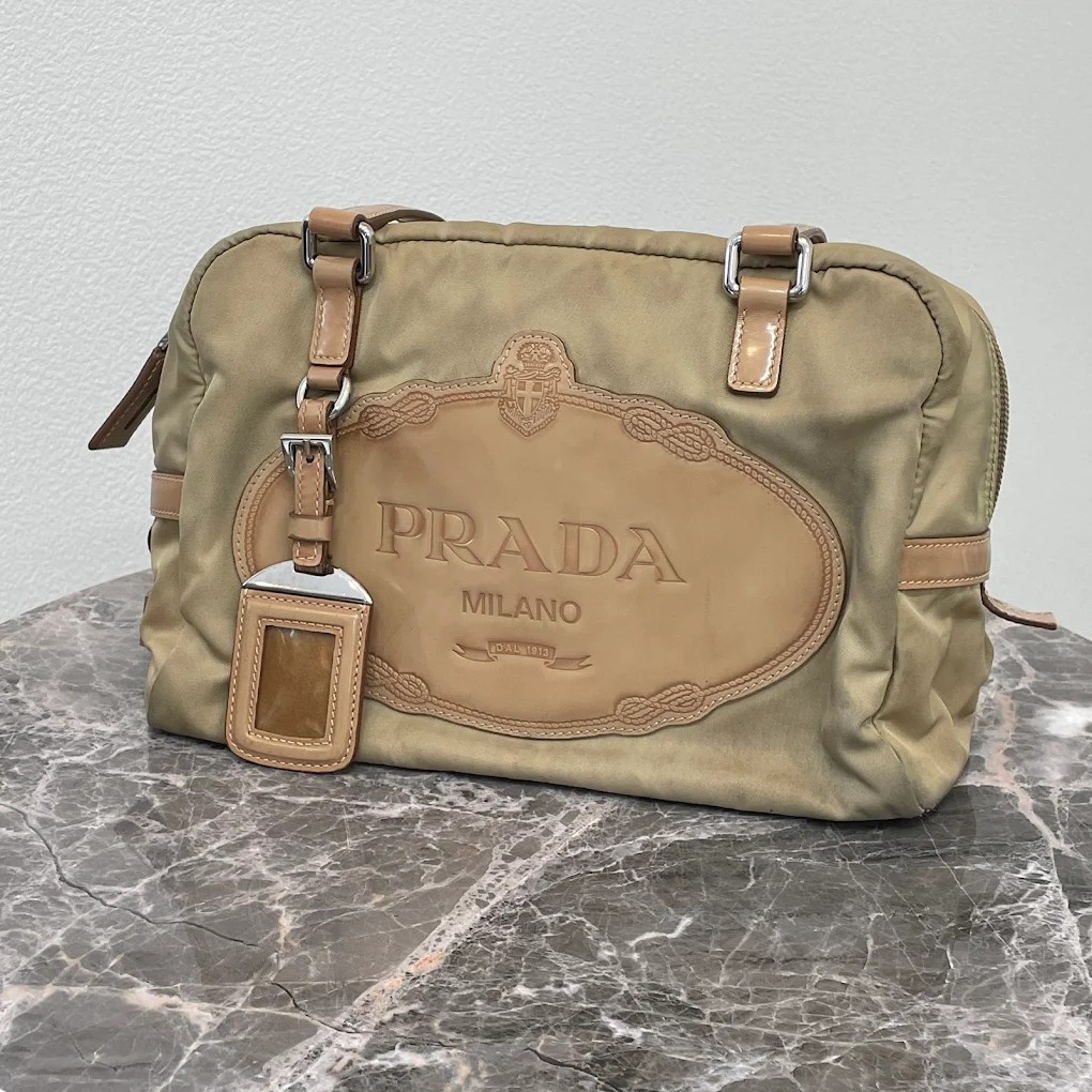 高松市でプラダ（PRADA）ナイロントートバッグを高価買取。テスートナイロンの査定なら。