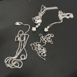 高松市でプラチナ Pt900 ダイヤモンドネックレスを高価買取。プラチナ高騰につき査定額アップ中。