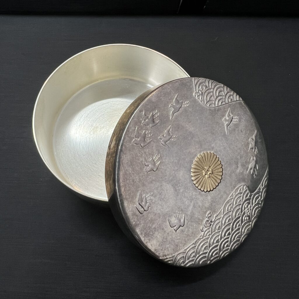 高松市でSV970 銀製ボンボニエールを高価買取。銀食器・シルバー工芸品の査定なら。