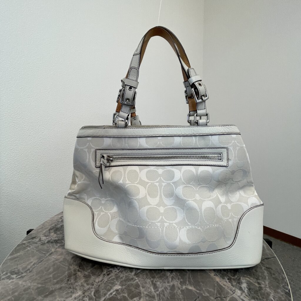 高松市でコーチ（COACH）のシグネチャー柄ハンドバッグを高価買取。ブランド品査定。