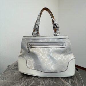高松市でコーチ（COACH）のシグネチャー柄ハンドバッグを高価買取。ブランド品査定。