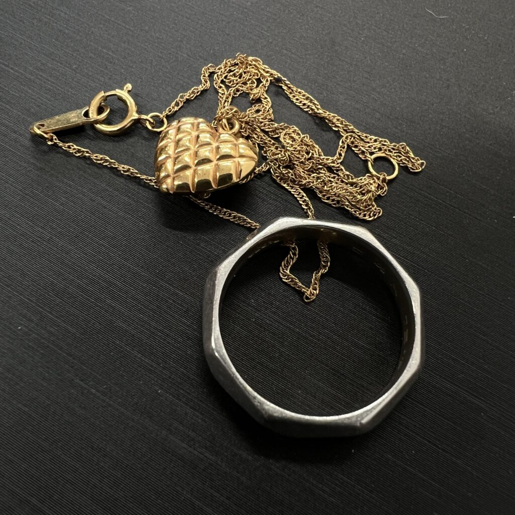 高松市でK18ネックレスとプラチナリングを高価買取。貴金属の当日相場査定なら。