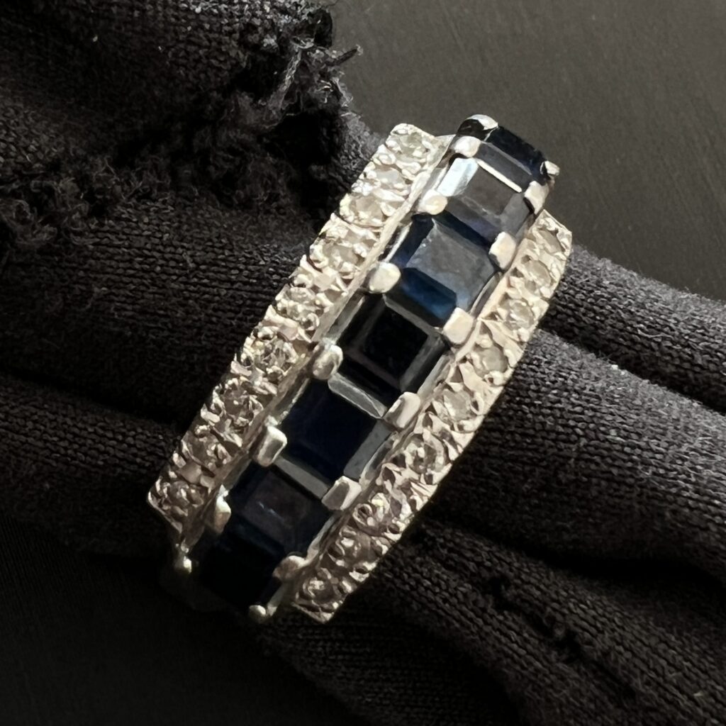 高松市のお客様から買取したプラチナ900のサファイアとダイヤモンドが並んだデザインリング