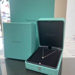高松市のお客様より買取したティファニーのソリティア1Pダイヤモンドネックレスとブランド箱