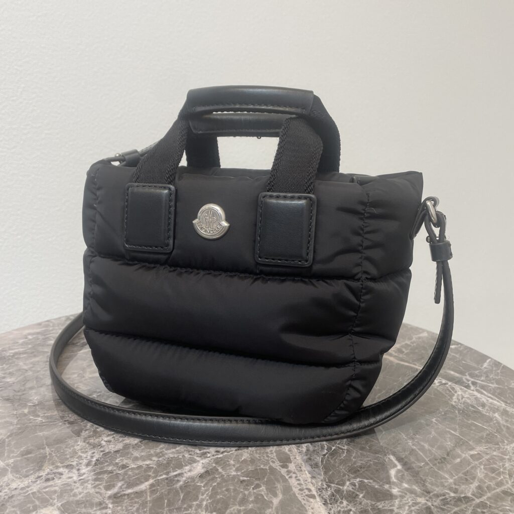 高松市で買取したモンクレールの黒の2wayハンドバッグ。