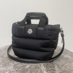 高松市で買取したモンクレールの黒の2wayハンドバッグ。