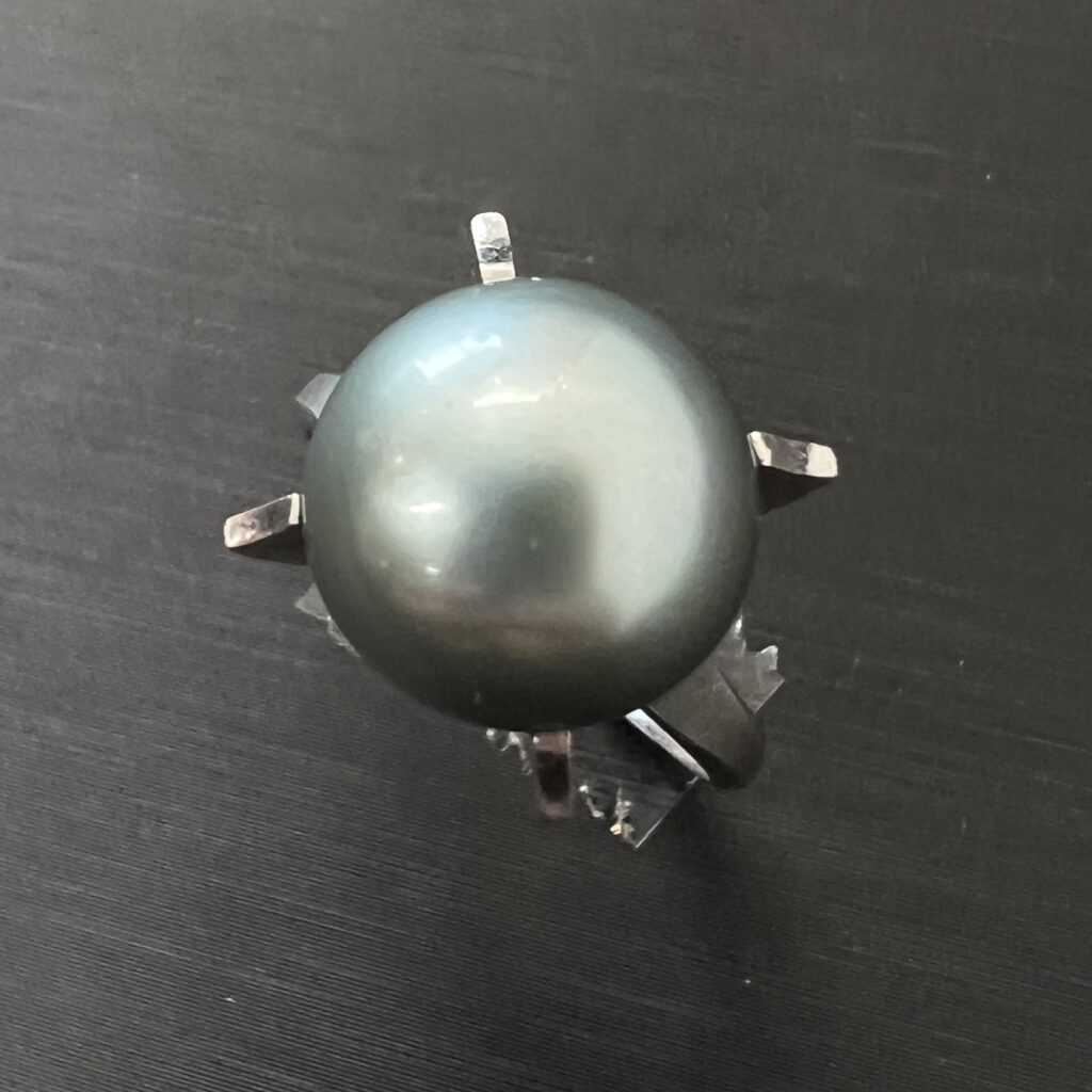 高松市のトレリバで買取した大粒のプラチナパールリング。真珠・宝石の査定買取。