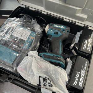 高松市のトレリバで買取したマキタの18VインパクトドライバTD172D。バッテリー・充電器付き。電動工具高価査定。