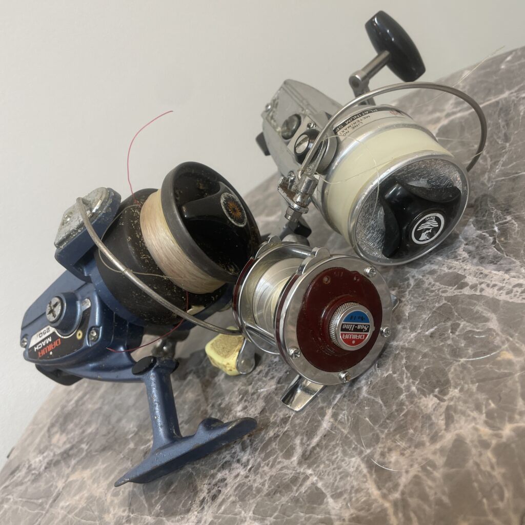高松市で買取したダイワの古いリール。遺品整理品でサビのあるジャンク品。