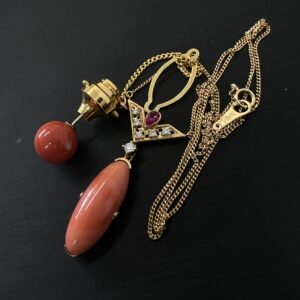 高松市のトレリバで買取したK18珊瑚・ルビー・ダイヤモンドのネックレス。宝石・色石高価査定。