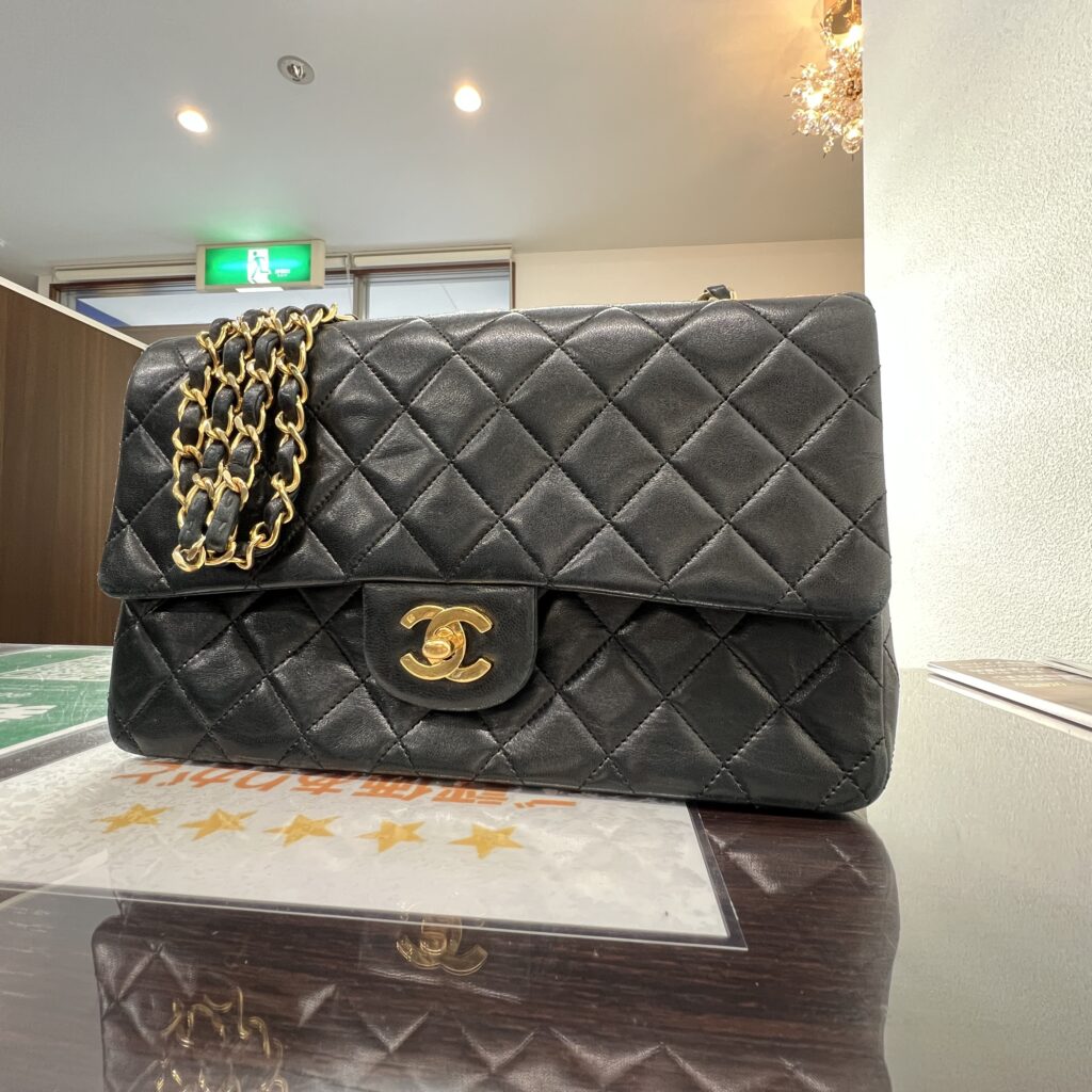 高松市で買取したシャネルのWフラップチェーンショルダーバッグ。マトラッセのラムスキン。