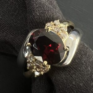 高松市のトレリバで買取したガーネットとダイヤモンドのPT/K18コンビリング。宝石・色石高価査定。