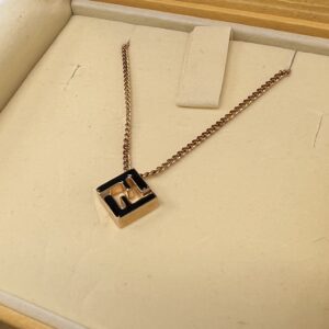 高松市のトレリバで買取したフェンディのフォーエバーネックレス。ブランドジュエリー高価査定。