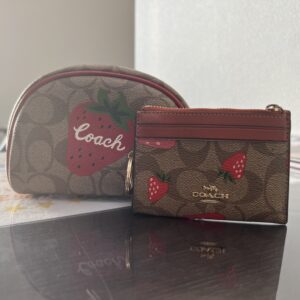 高松市のトレリバで買取したコーチのイチゴ柄ポーチとカードケース。ブランド小物高価査定。