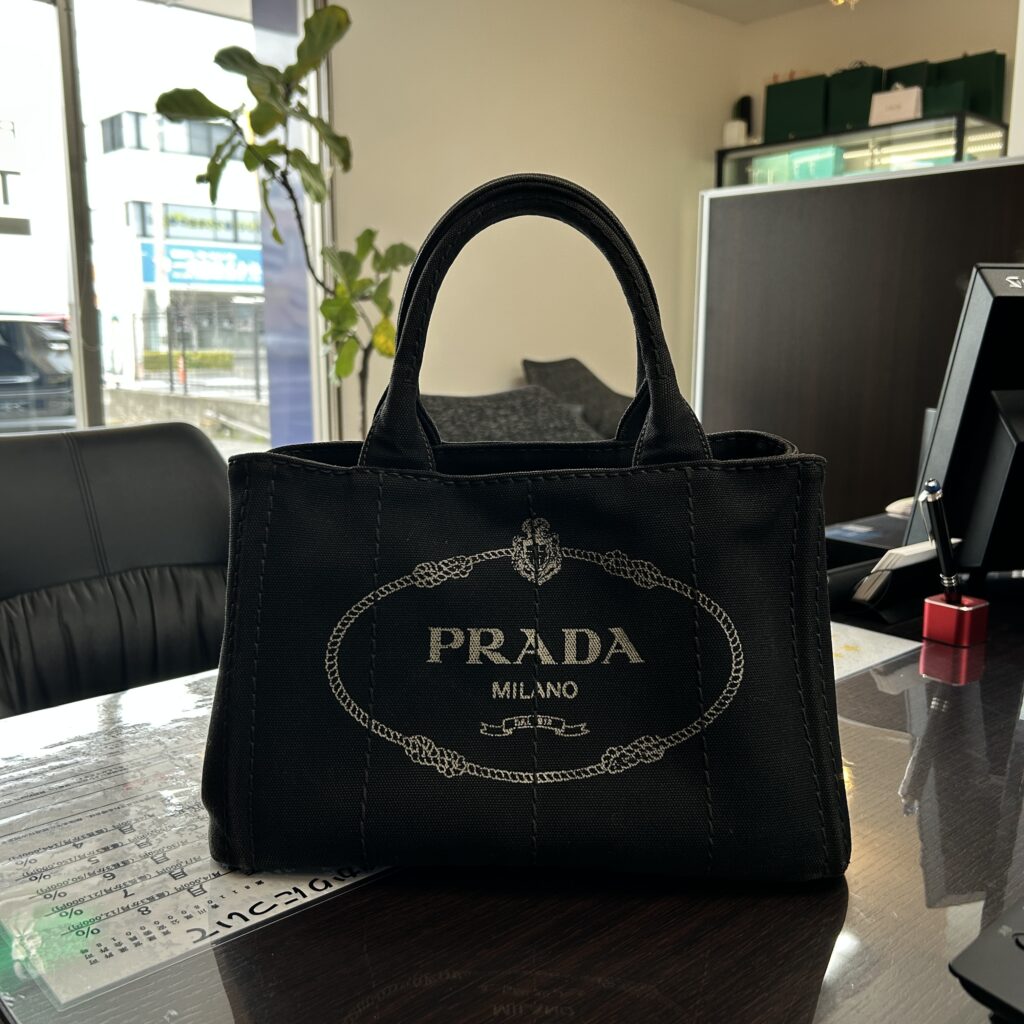 高松市のトレリバで買取したプラダのカナパ。黒のキャンバストートバッグ。ブランドバッグ査定。