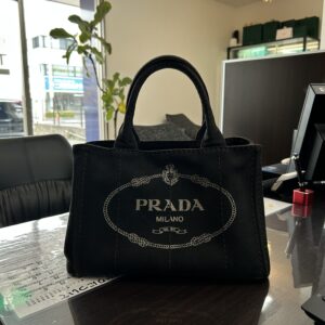 高松市のトレリバで買取したプラダのカナパ。黒のキャンバストートバッグ。ブランドバッグ査定。