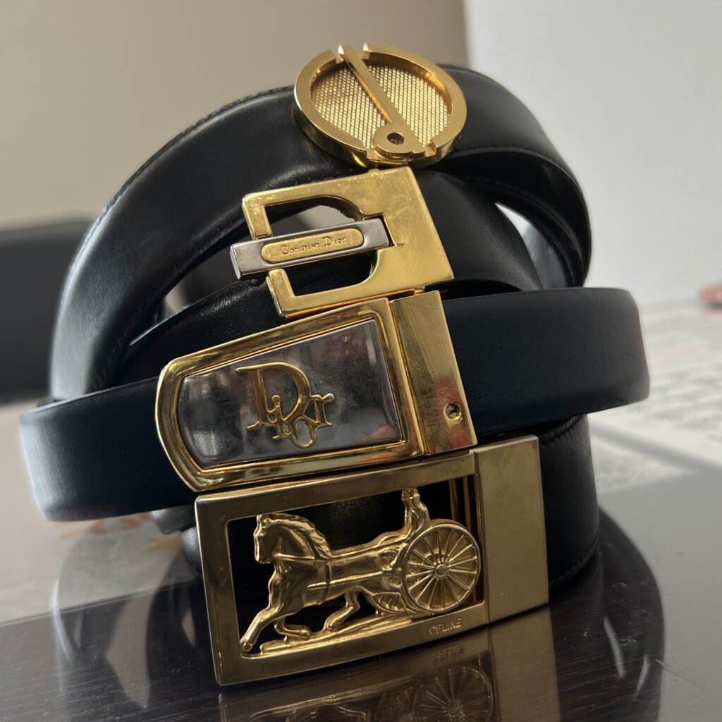 高松市のトレリバで買取したセリーヌの馬車ベルト、ディオール、ダンヒルのバックル。ヴィンテージブランド小物の査定。