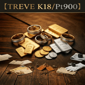 「【TREVE Precious Metal】」のゴールドロゴが左上に配された、シックで高級感のある査定デスク。中央には18金(K18)とプラチナ900(Pt900)が組み合わされたコンビカラーのリングや、重厚なゴールドの印台リング、繊細なプラチナネックレスが並んでいる。背景には金塊(インゴット)の山が黄金色の輝きを放ち、プロ仕様の精密ルーペとピンセットが置かれ、厳格な真贋判定と純度測定が行われている様子を演出している。高松市の貴金属買取専門店「TREVE」が、最新の金・プラチナ相場を反映し、刻印の確認から宝石の価値までを一点ずつ丁寧に鑑定して最高値を提示するイメージ。