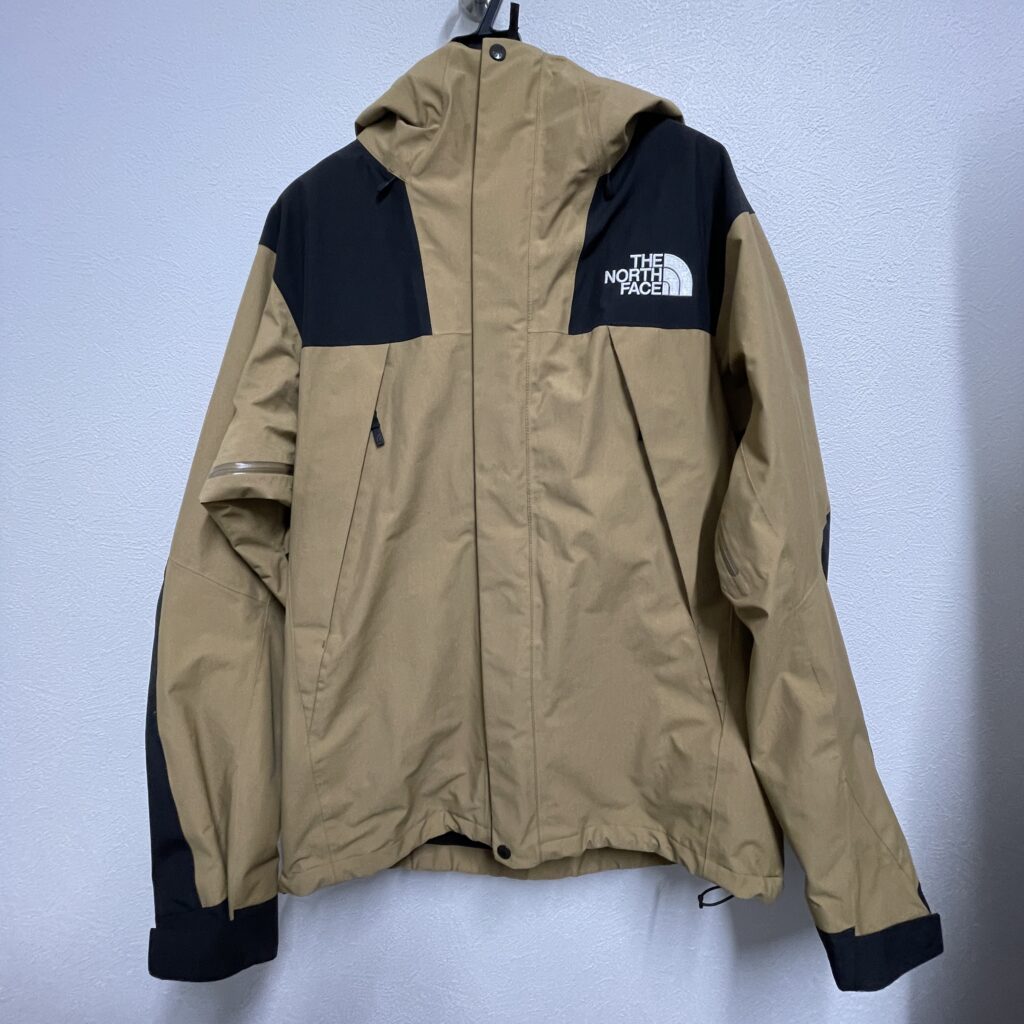 高松市のトレリバで買取したノースフェイスのマウンテンパーカー。ブランドアパレルの査定・整理。