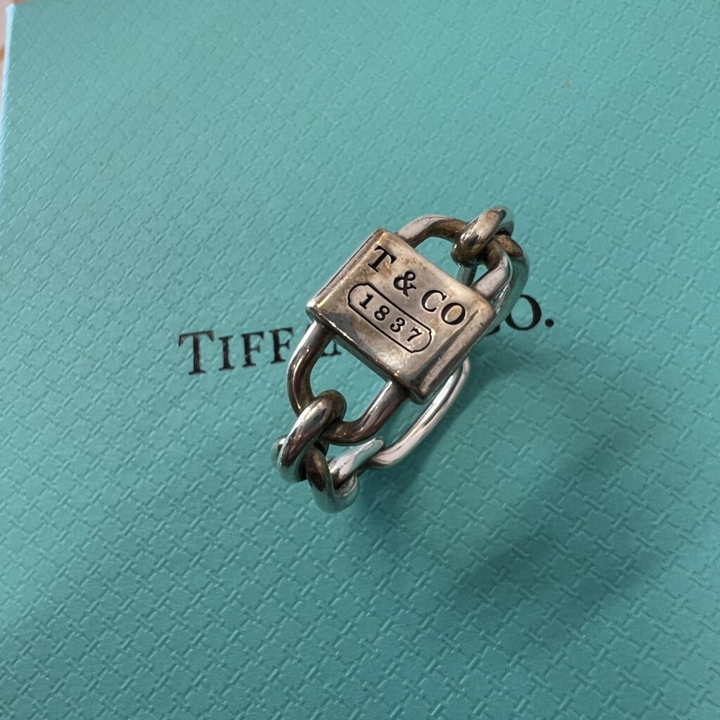 高松市のトレリバで買取したティファニー1837スモールダブルロックリング（シルバーAg925）の画像。