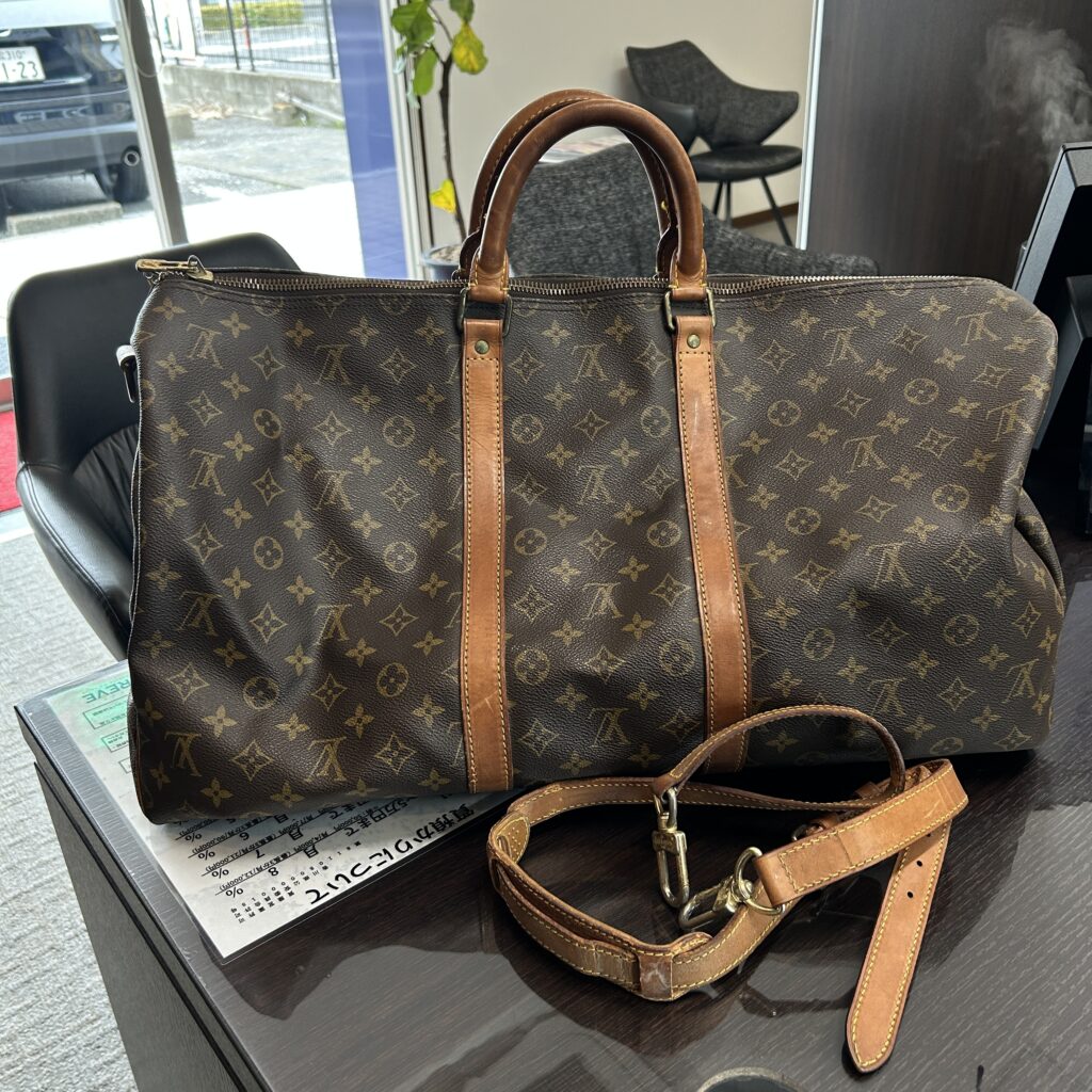 高松市のトレリバで買取したルイヴィトン（LOUIS VUITTON）モノグラムの大型ボストンバッグとショルダーストラップの画像。