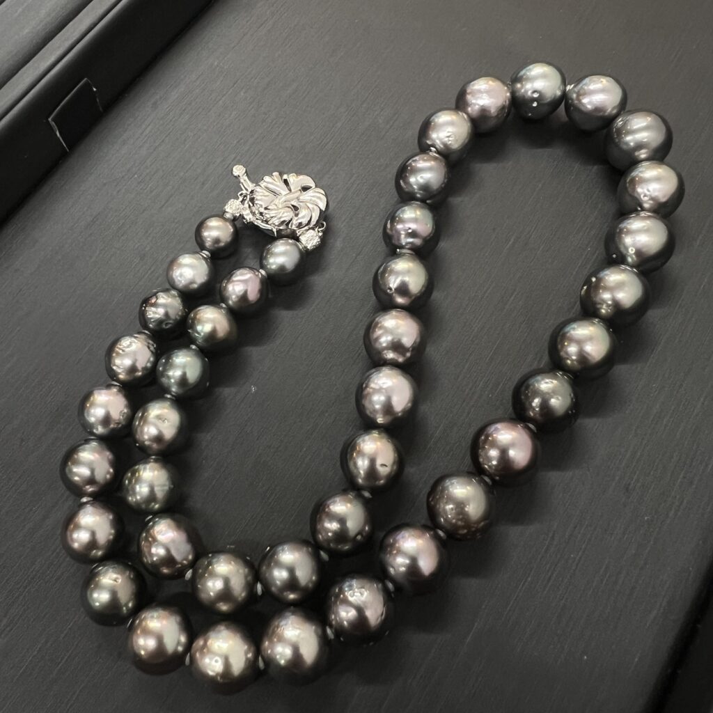高松市のトレリバで買取したSV（シルバー）ブラックパールネックレスの画像。黒蝶真珠や冠婚葬祭ジュエリーの査定実績。