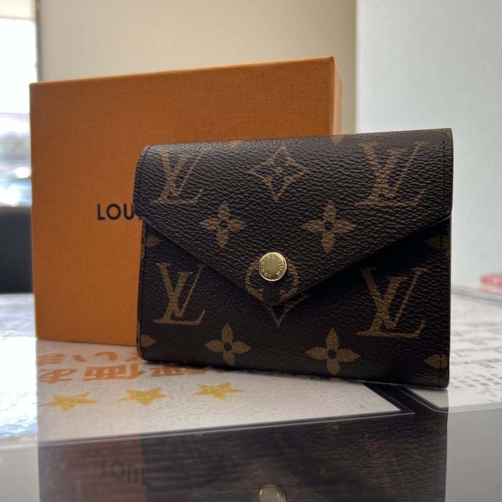 高松市のトレリバで買取したルイヴィトンのコンパクト財布「ポルトフォイユ・ヴィクトリーヌ（M41938）」。モノグラム・キャンバス。管理番号2778。