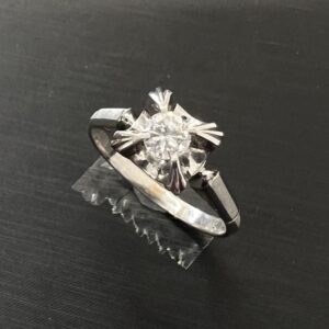 高松市のトレリバで買取したプラチナダイヤモンドリング。立て爪デザインの高品質なダイヤ査定。